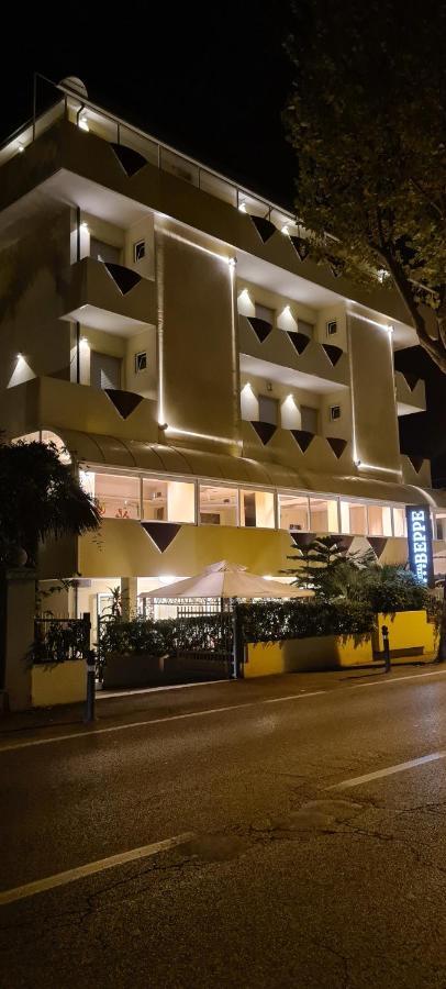 Hotel Beppe Rimini Buitenkant foto