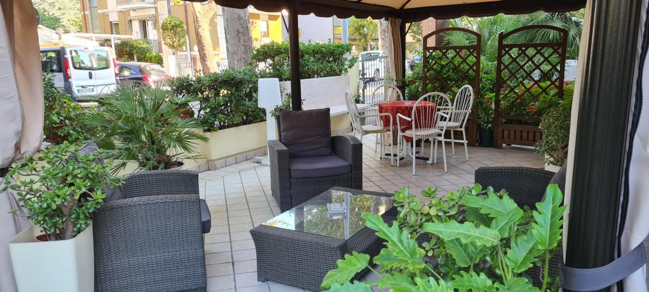 Hotel Beppe Rimini Buitenkant foto